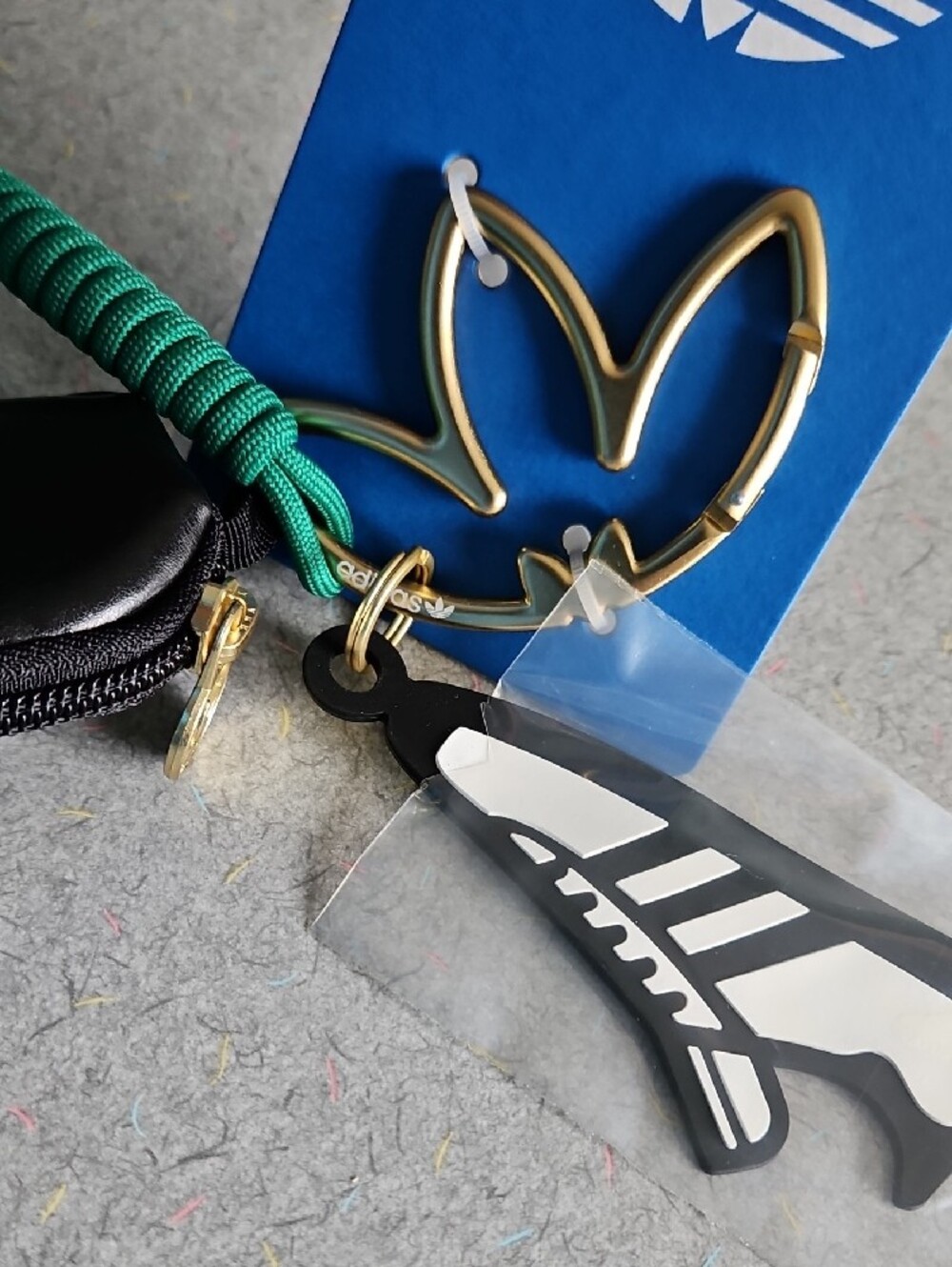 ADIDAS KEY CHAIN - Picture 6 of 12